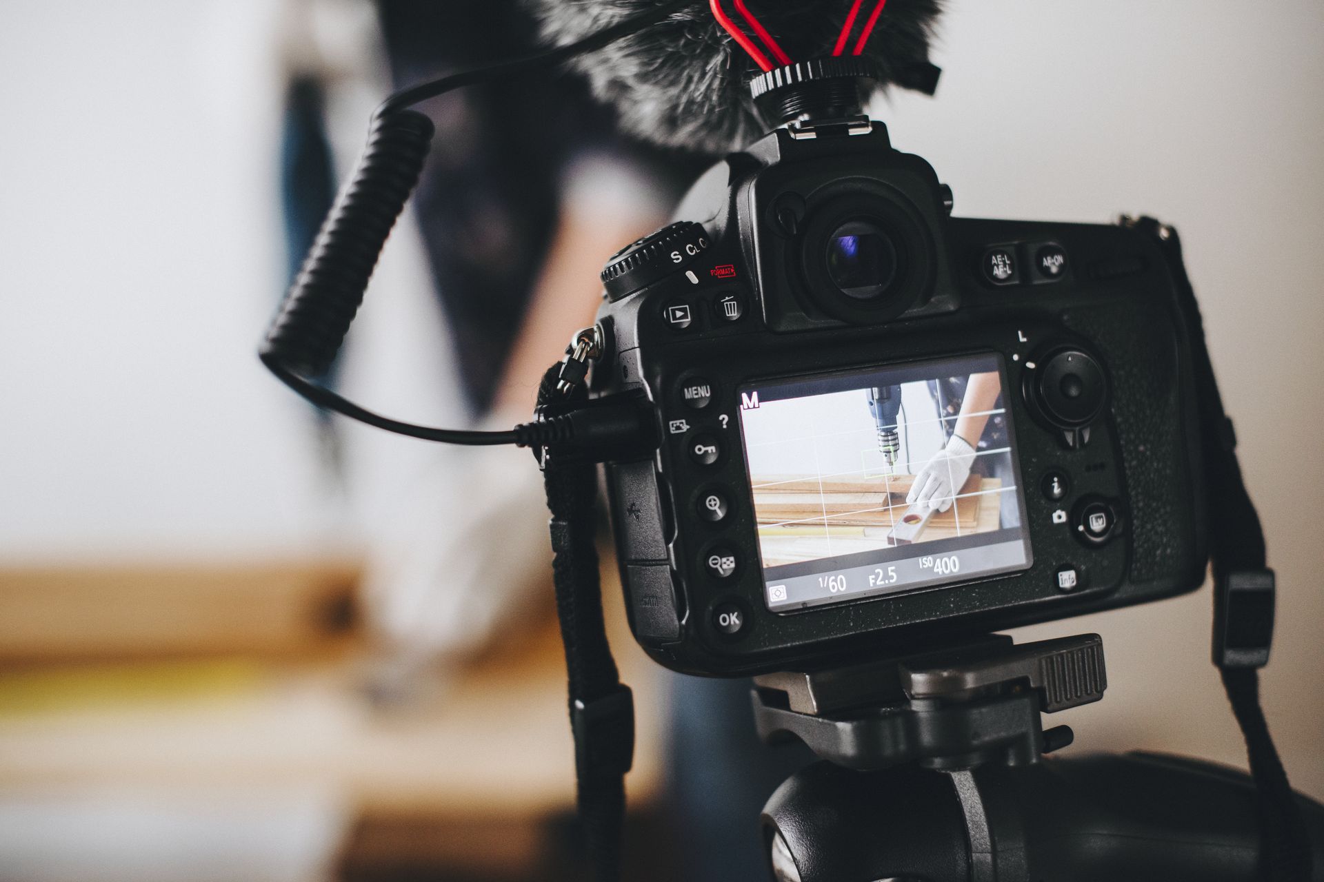 Filmer avec un appareil photo, un dslr grâce à Organisme de formations continues : Formation Vidéo et Montage by AbraCaméra, formation audiovisuelle près de Bordeaux, Gironde , Nouvelle-Aquitaine, France.