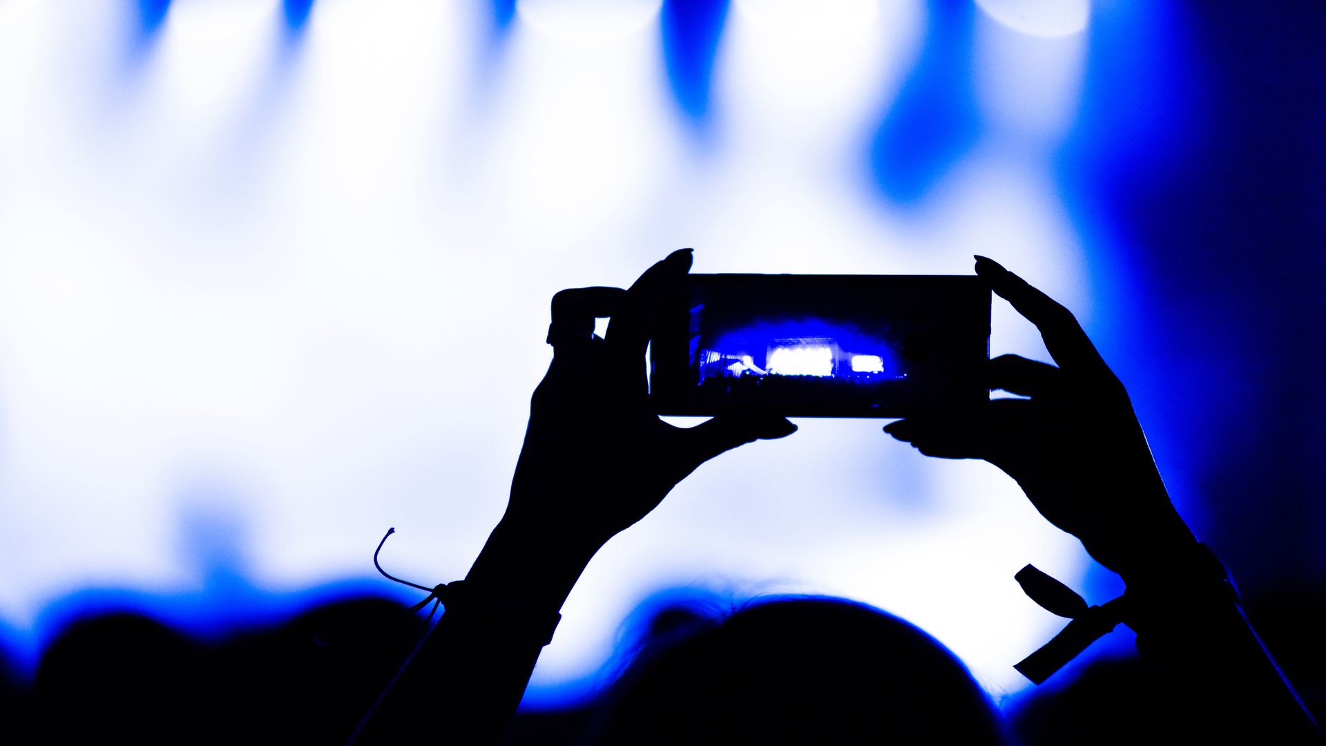 Faire des films avec sin Iphone grâce à l'organisme de formation continue : Formations Vidéo et Montage by AbraCaméra, formation audiovisuelle près de Bordeaux, Gironde , Nouvelle-Aquitaine, France et en visio.